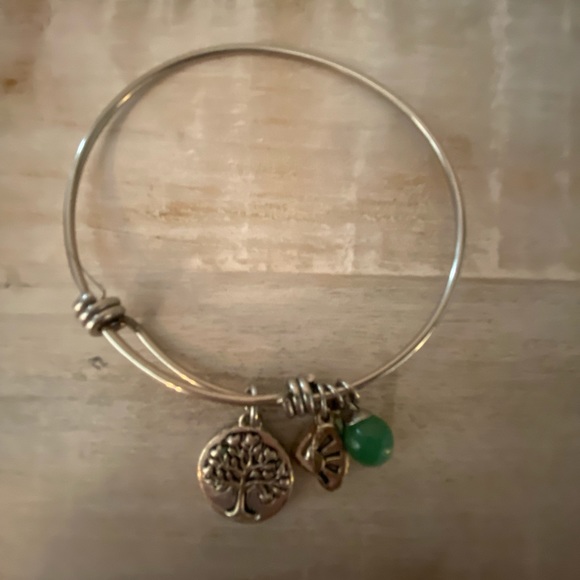 6 Expandable Bangle Charm Bracelets. - Picture 5 of 10